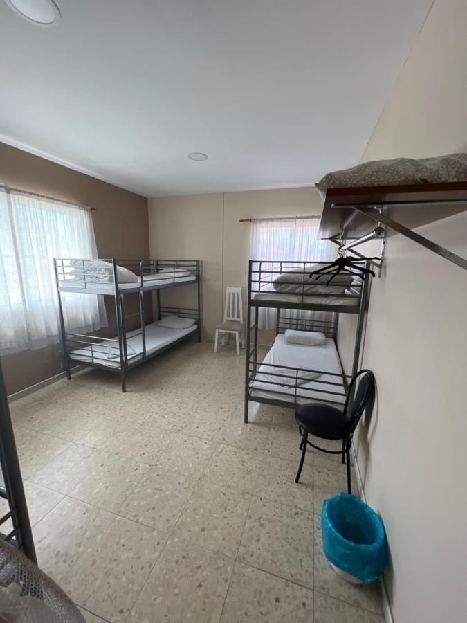 Emile Youth Hostel Гибралтар Экстерьер фото