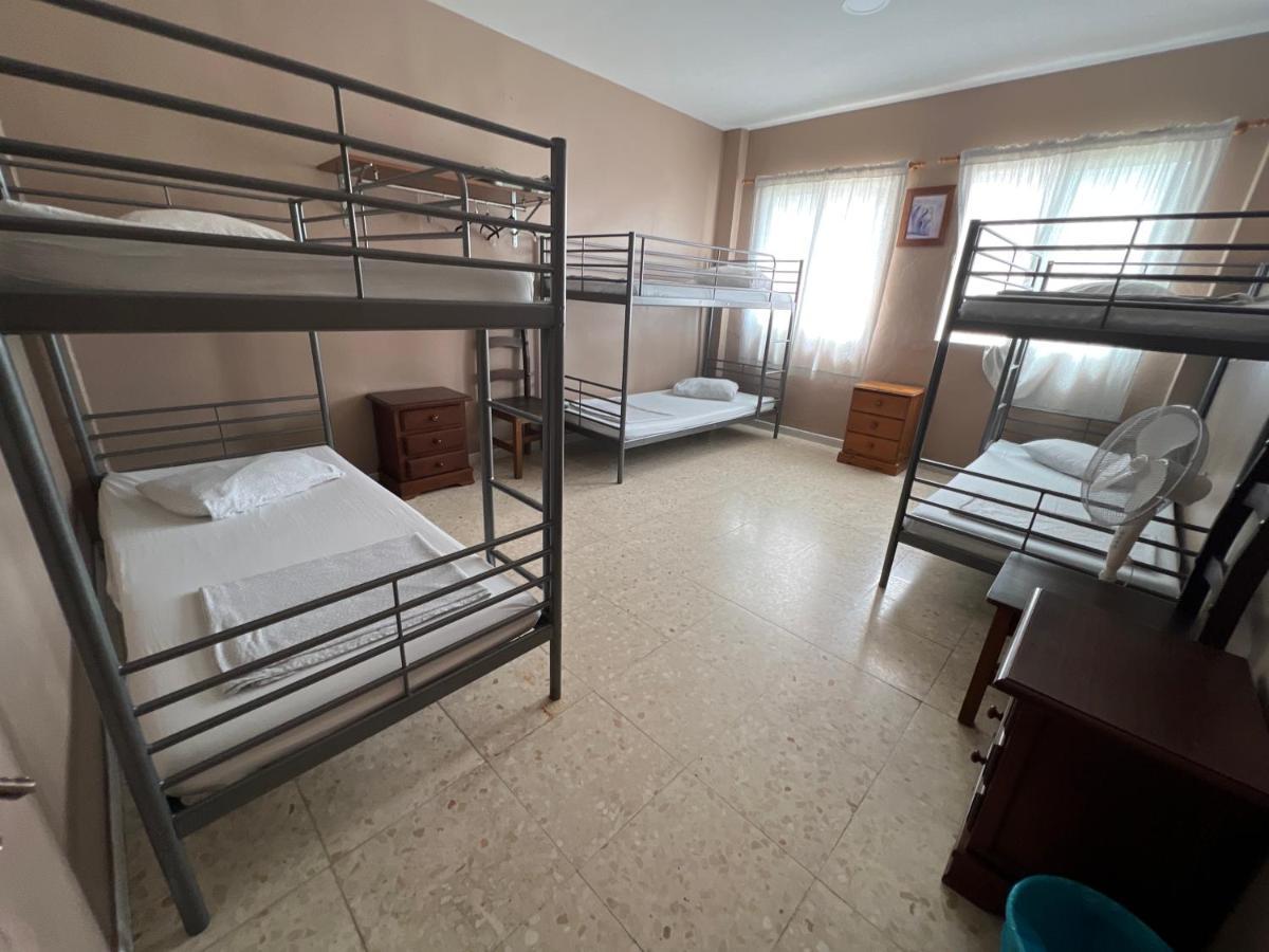 Emile Youth Hostel Гибралтар Экстерьер фото